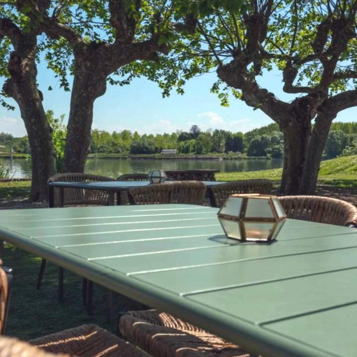 Cadre idéal pour repas en plein air Crêches-sur-Saône